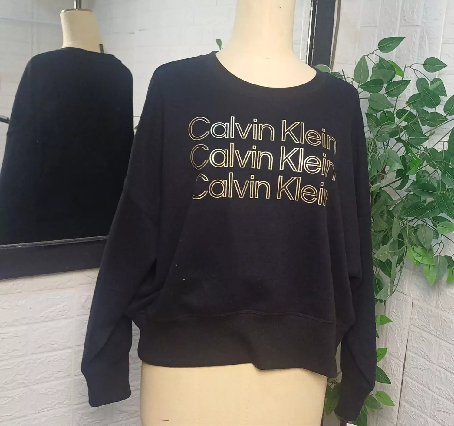Calvin Klein sweatshirt color (black)