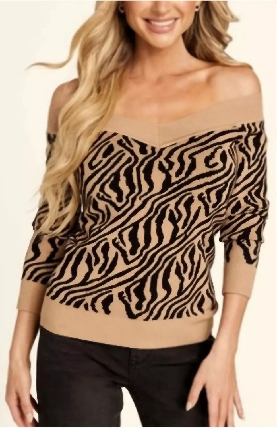 Pullover GUESS A classic black and beige tan V-neckline