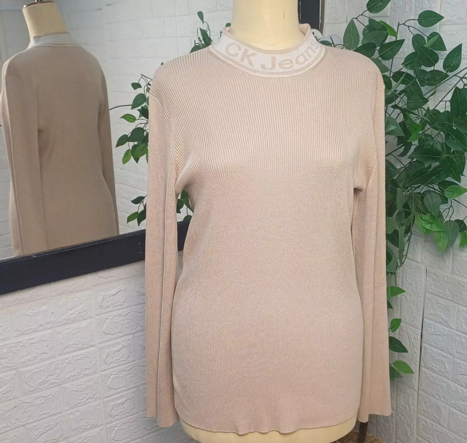 Calvin Klein pullover color (beige)