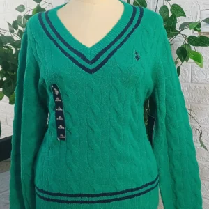 Classic Cable-Knit V-neck sweater Vibrant Kelly Green