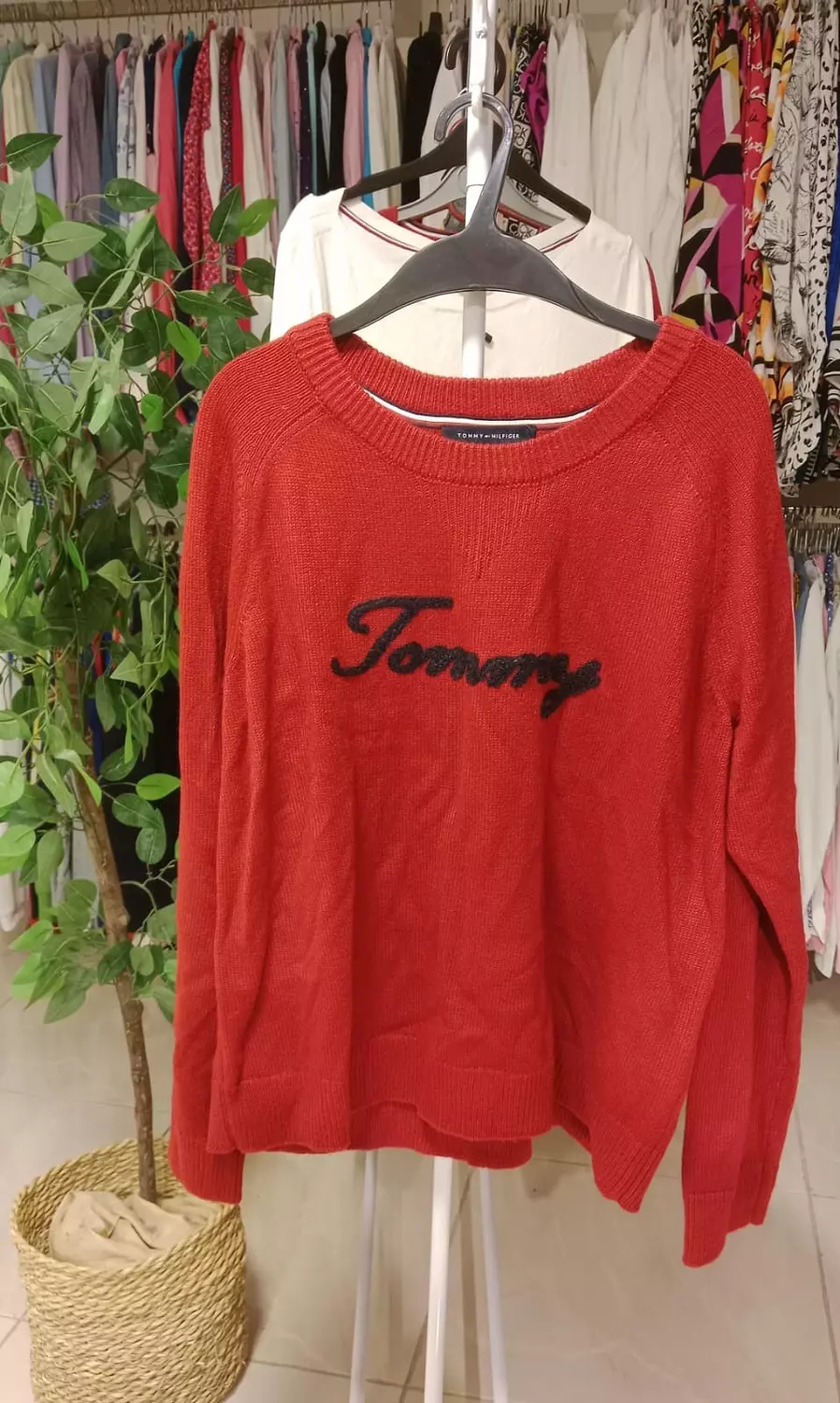 Tommy Hilfiger Red Sweater – Logo Design