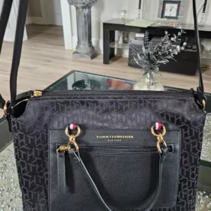 Tommy Hilfiger handbag A sophisticated black