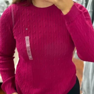Tommy Hilfiger  classic cable-knit sweater with a crew neck