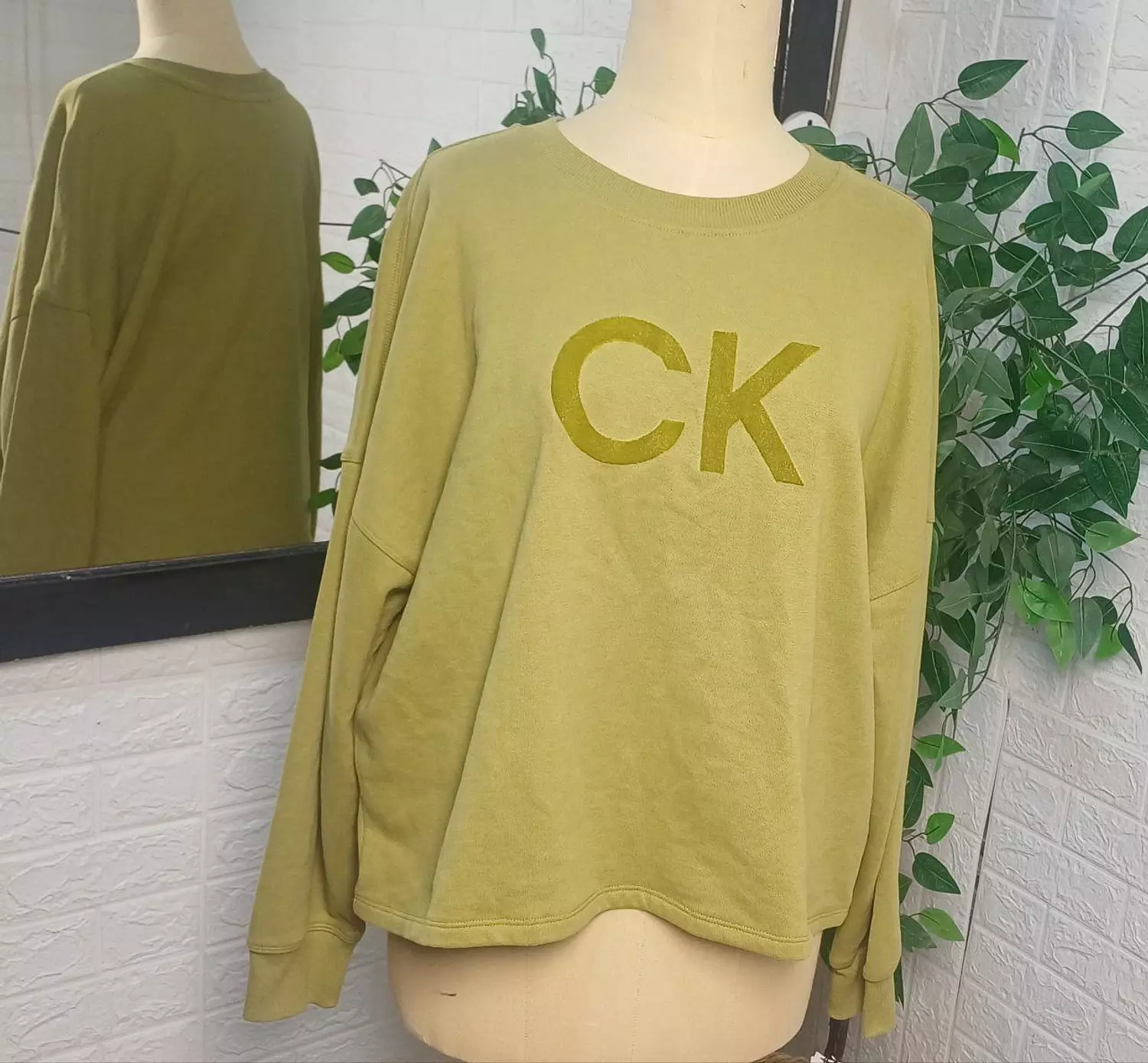 Calvin Klein sweatshirt color (olive green)