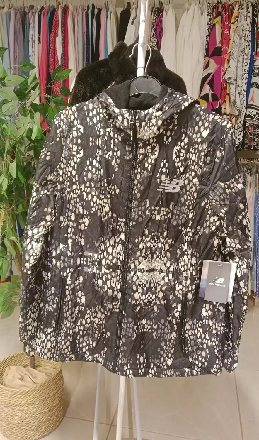 New balance light jacket