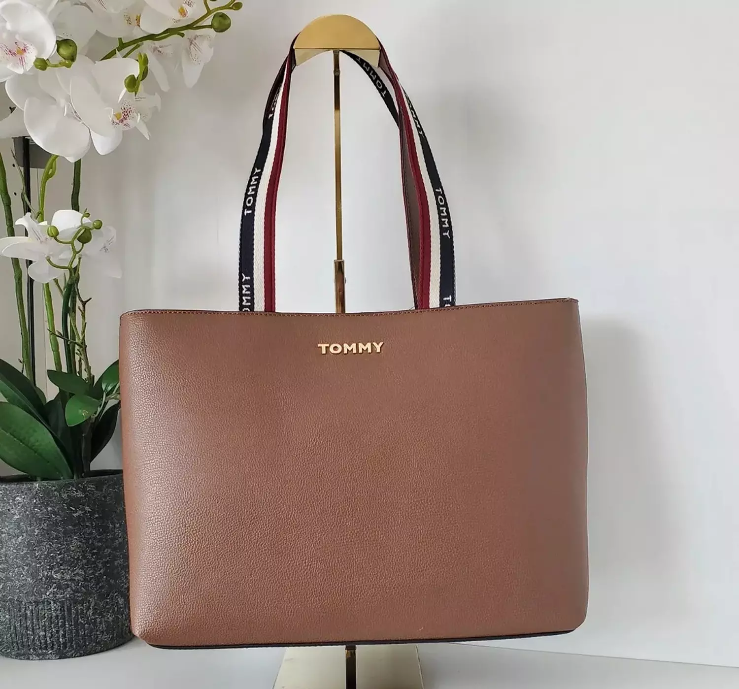 Tommy Hilfiger Classic Logo Tote Bag - Image 2