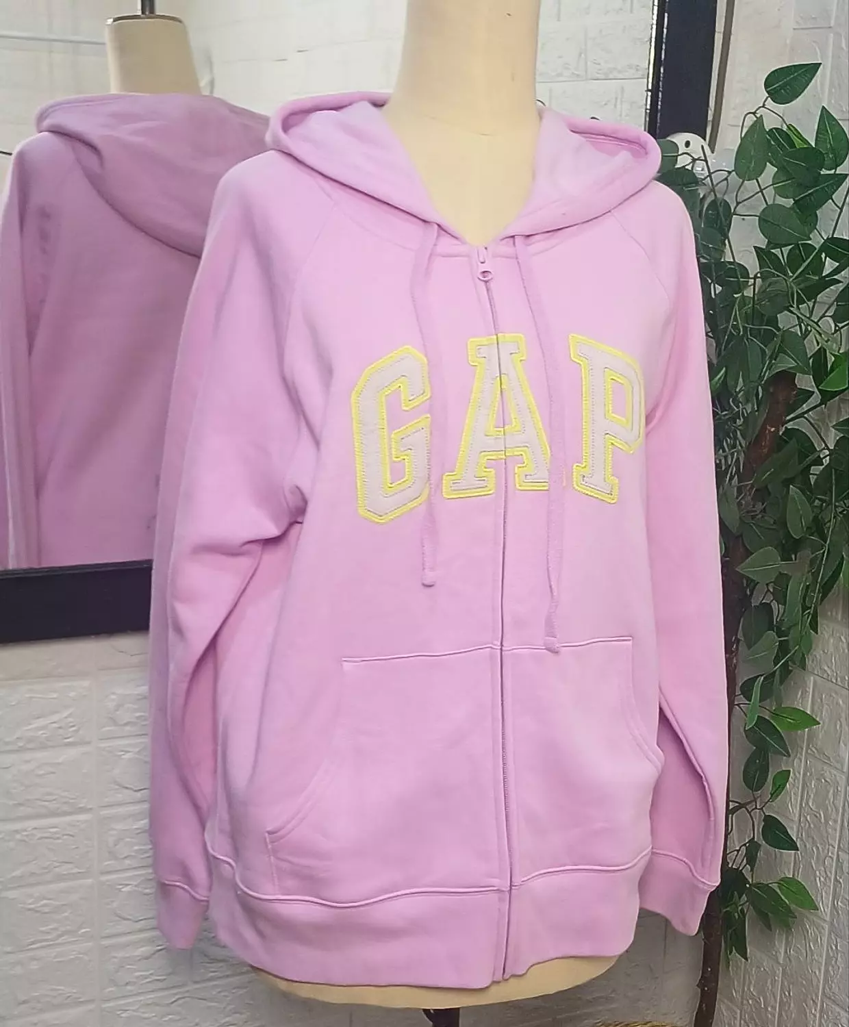 GAP Arch logo Zip Hoodie light pink - Image 2