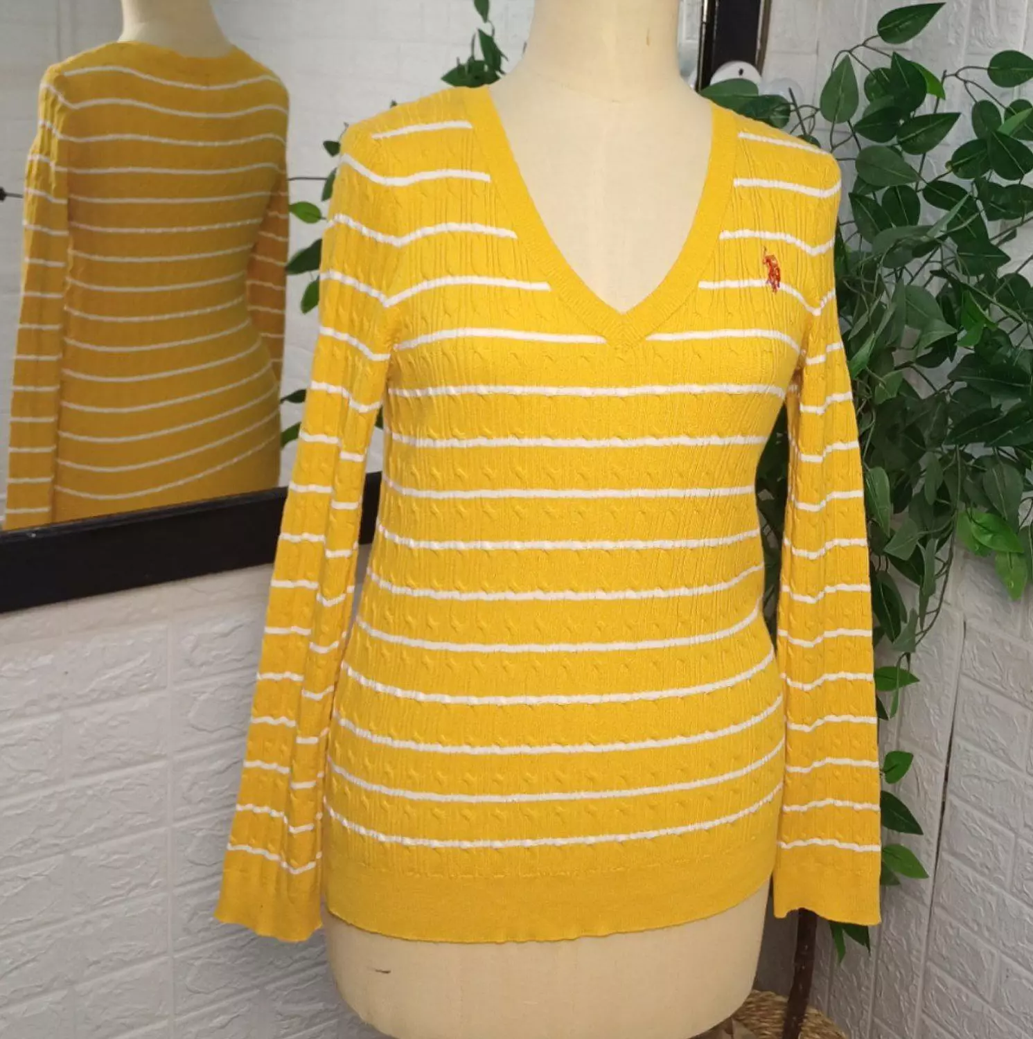 Pullover U.S. Polo Assn. Cable Knit classic V-neck mustard yellow - Image 2