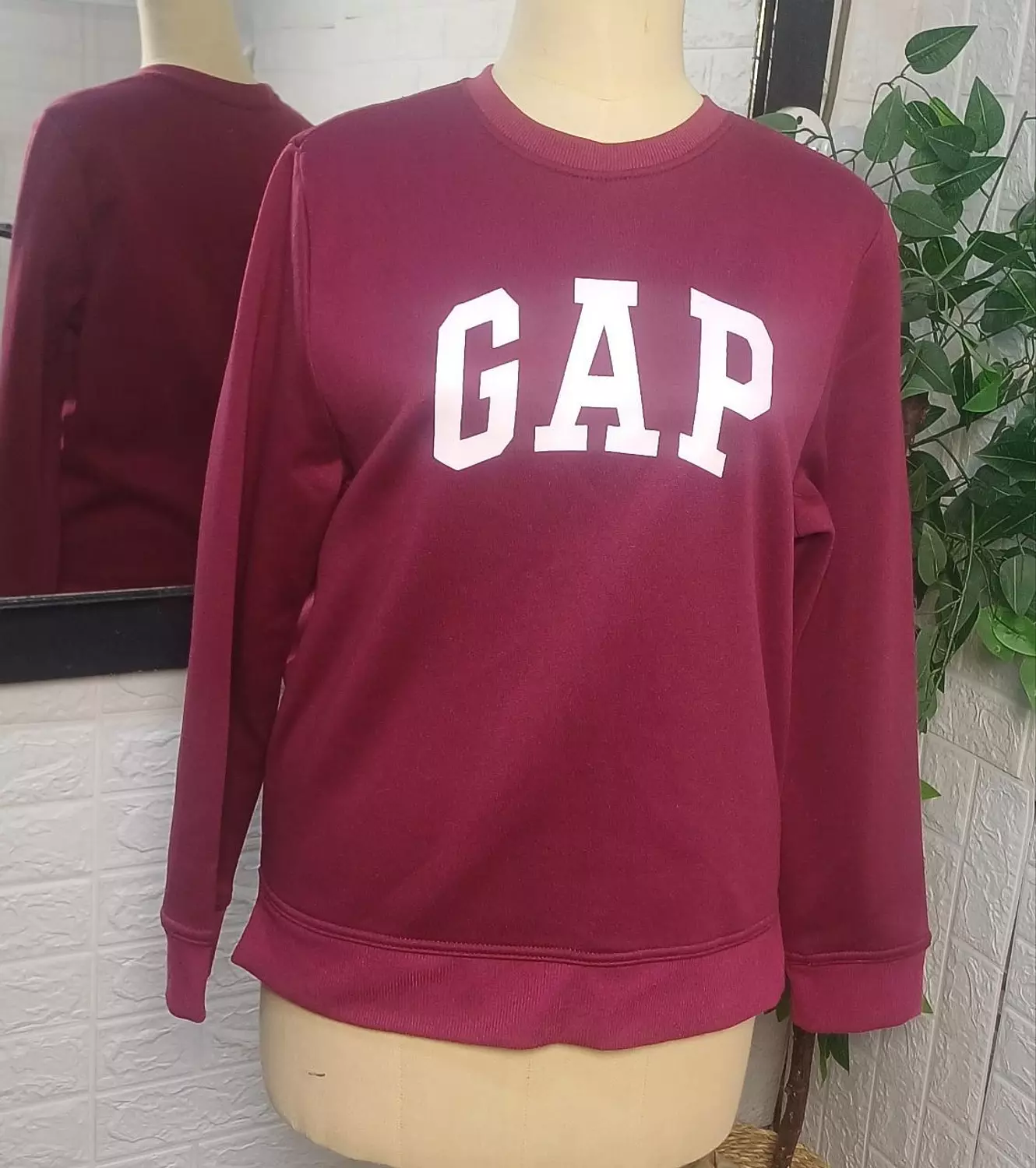 GAP classic logo sweatshirt Burgundy - Image 2