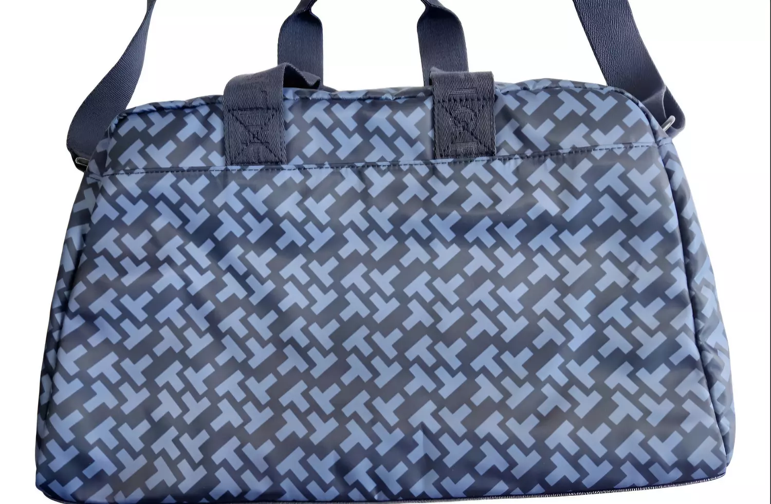 Tommy Hilfiger handbag featuring a modern and functional design - Image 3