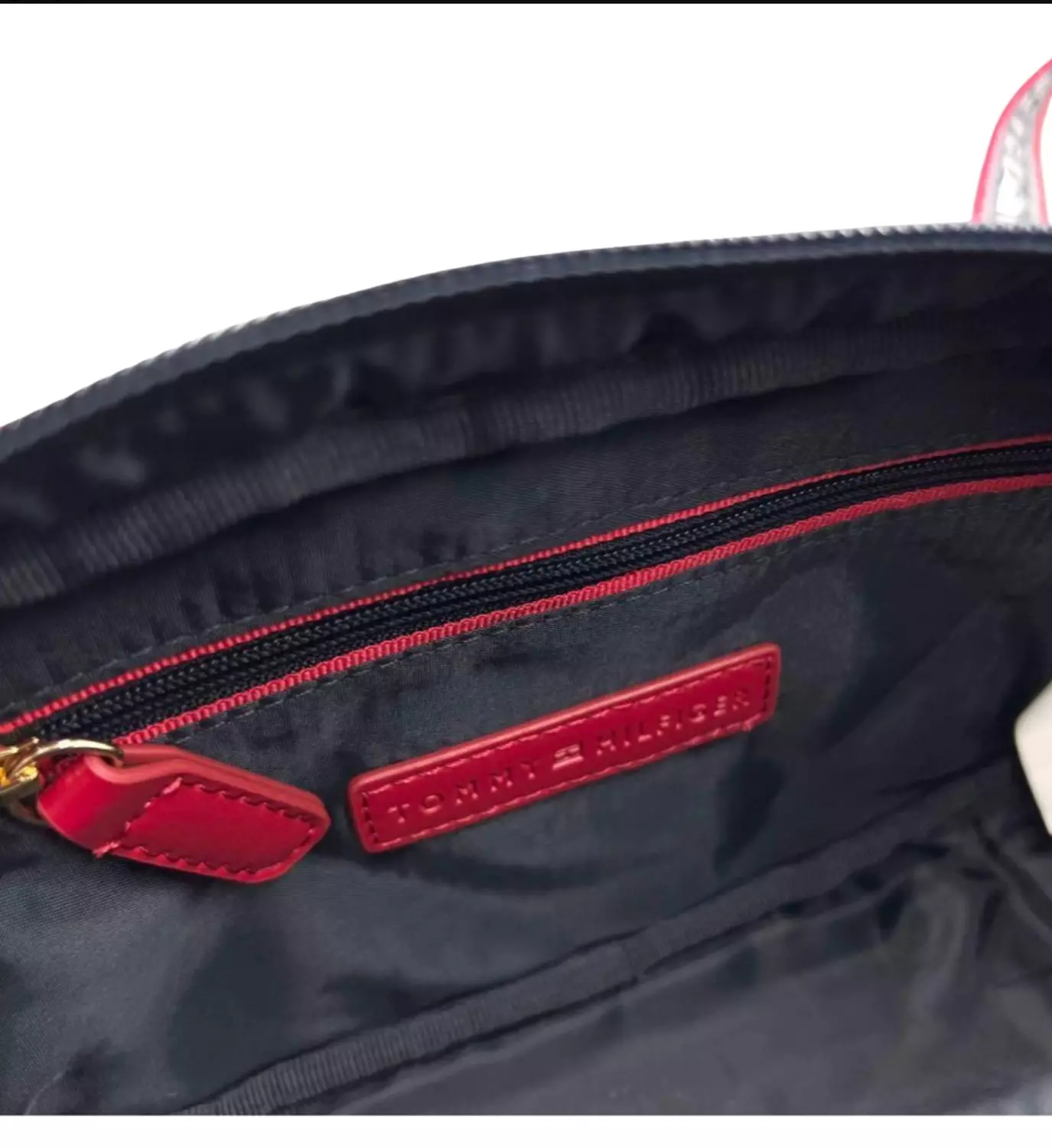 Tommy Hilfiger Quilted Nylon Camera Bag - Image 4